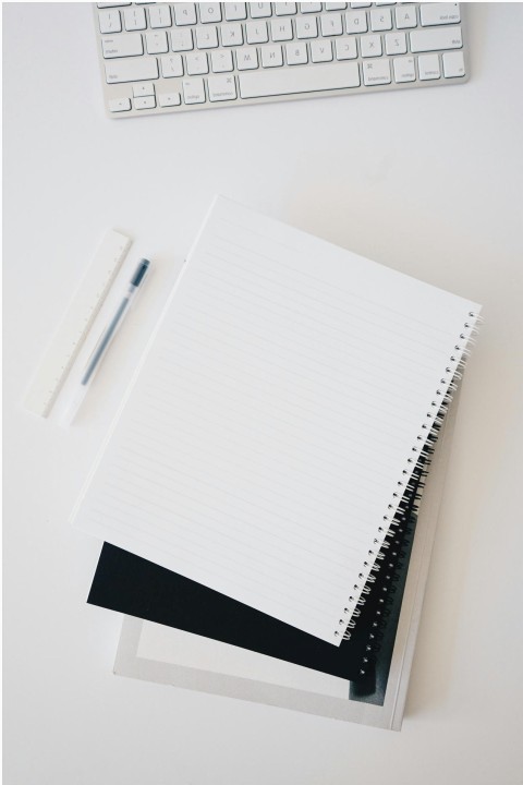 Elektromobil pri diaľnici